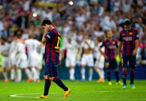 MADRID, SPAIN - OCTOBER 25: A dejected Lionel Messi of Barcelona during the La Liga match between Real Madrid CF and FC Barcelona at Estadio Santiago Bernabeu on October 25, 2014 in Madrid, Spain. (Photo by Gonzalo Arroyo Moreno/Getty Images)