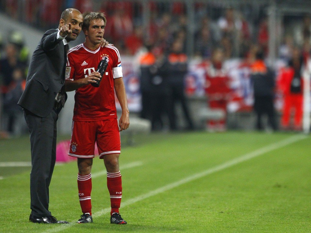 Bayern Munich's coach Pep Guardiola (L) talks to Philipp Lahm during their German first division Bundesliga soccer match against Borussia Moenchengladbach in Munich August 9, 2013. REUTERS/Michaela Rehle (GERMANY - Tags: SPORT SOCCER) DFL RULES TO LIMIT THE ONLINE USAGE DURING MATCH TIME TO 15 PICTURES PER GAME. IMAGE SEQUENCES TO SIMULATE VIDEO IS NOT ALLOWED AT ANY TIME. FOR FURTHER QUERIES PLEASE CONTACT DFL DIRECTLY AT + 49 69 650050 - RTX12FA1